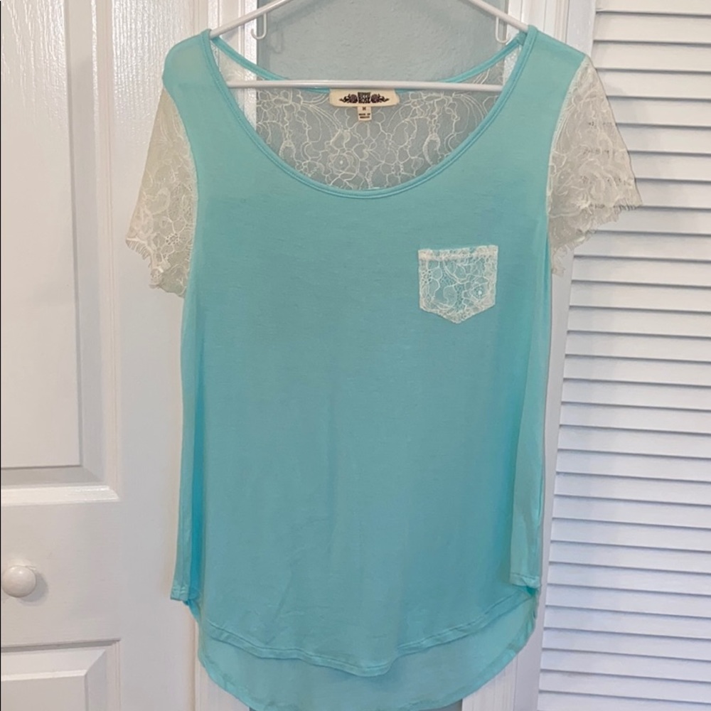 Lace sleeves shirt